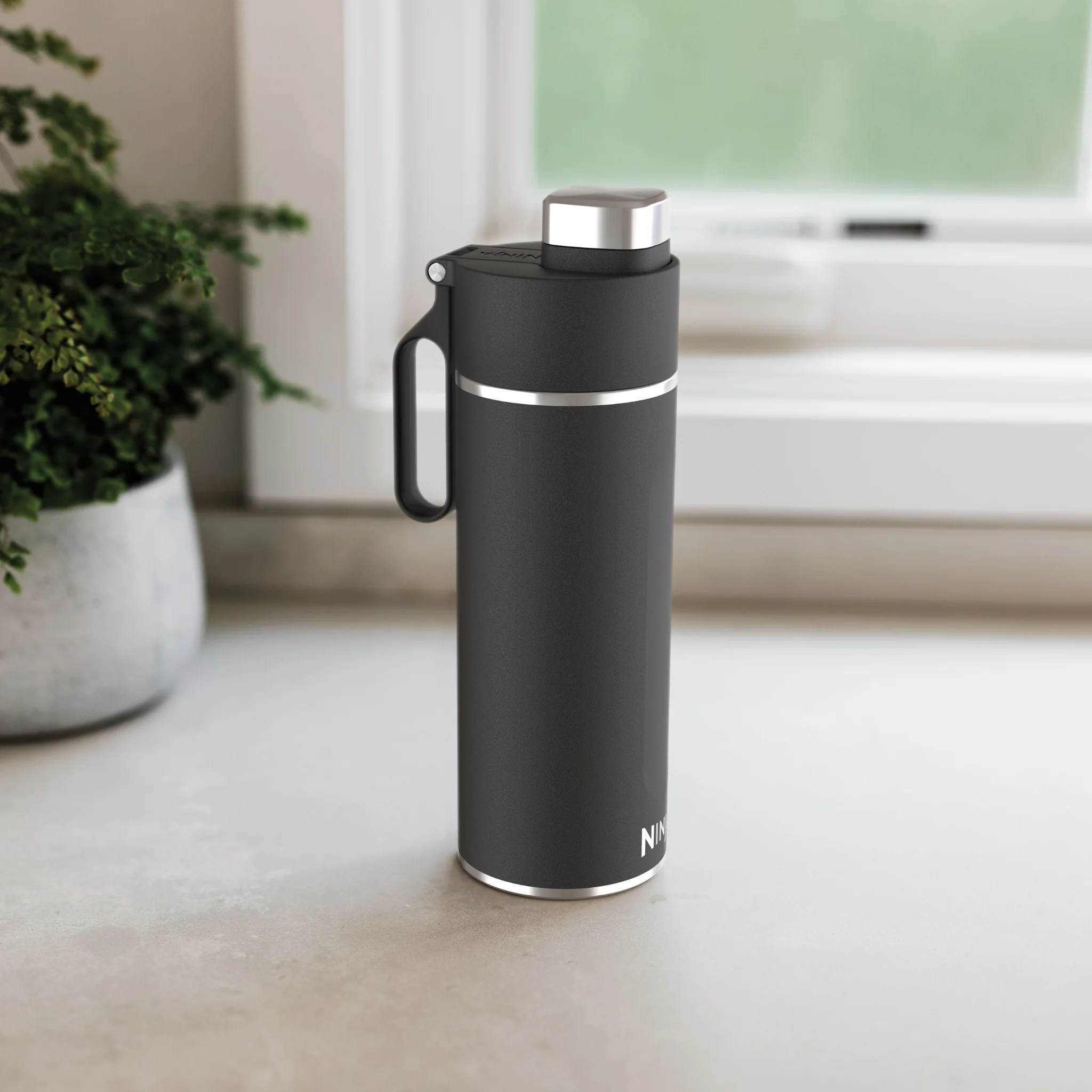 Ninja Thirsti 700 ml Travel Bottle – Black DW2401EUUKBK - Image 4