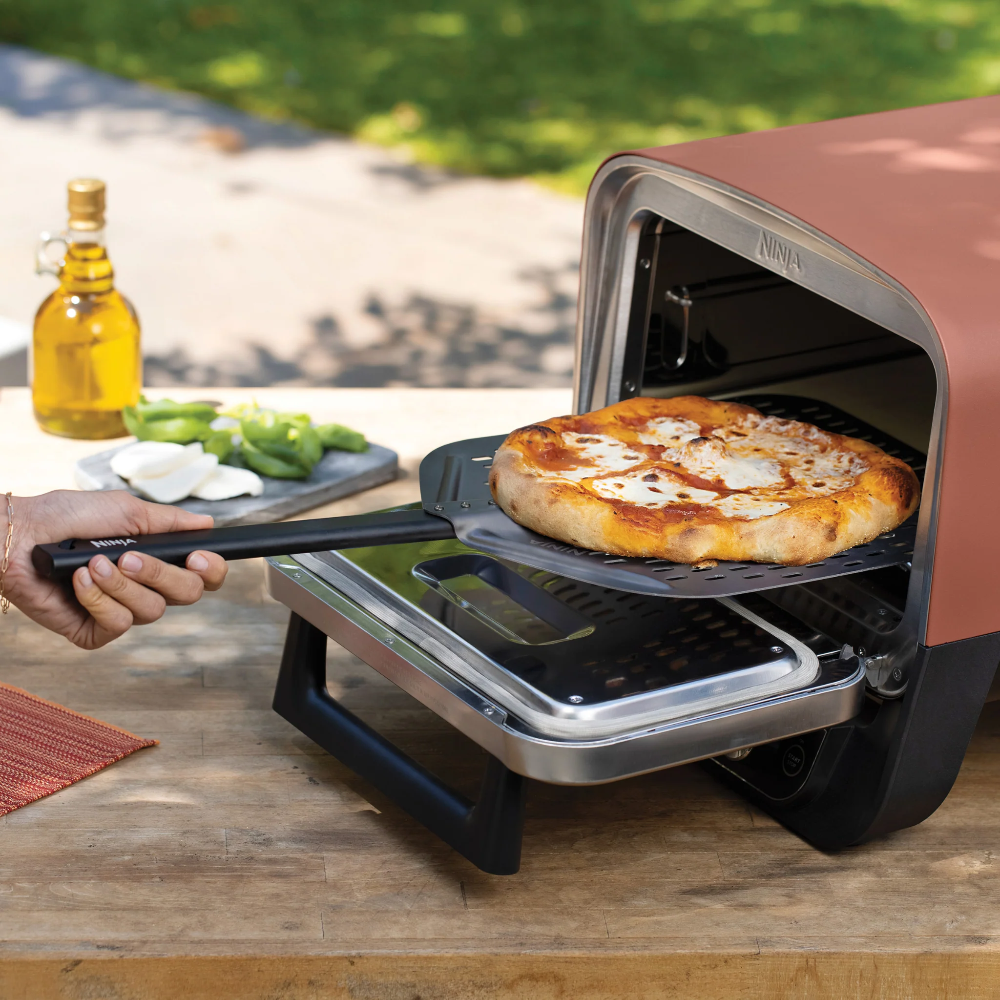 Ninja Woodfire Electric Outdoor Oven, Artisan Pizza Maker and BBQ Smoker OO101UK – FREE Pizza Peel & Outdoor Cover - Image 8